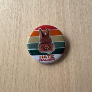 Button - Mia - Hate Racism